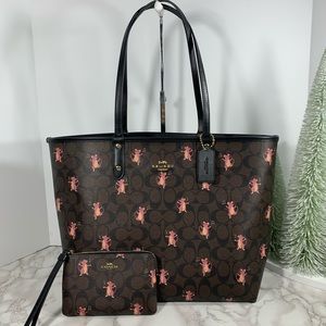 ❤️sold❤️ AUTH COACH TOTE WITH MATCHING POUCH